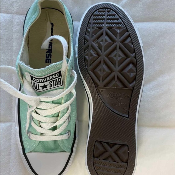 NEW Converse - Picture 3 of 3